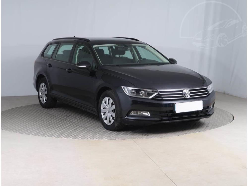 Prodm Volkswagen Passat 1.6 TDI, Serv.kniha, Navi