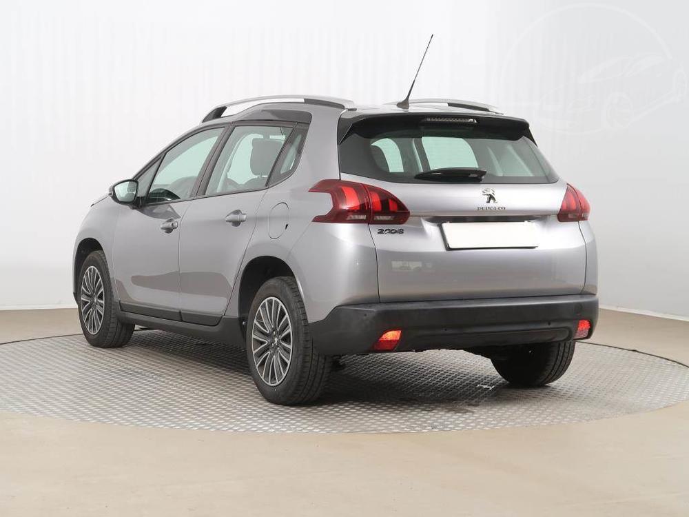 Peugeot 2008 1.2 PureTech, Automat