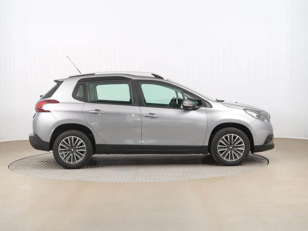 Peugeot 2008 1.2 PureTech, Automat