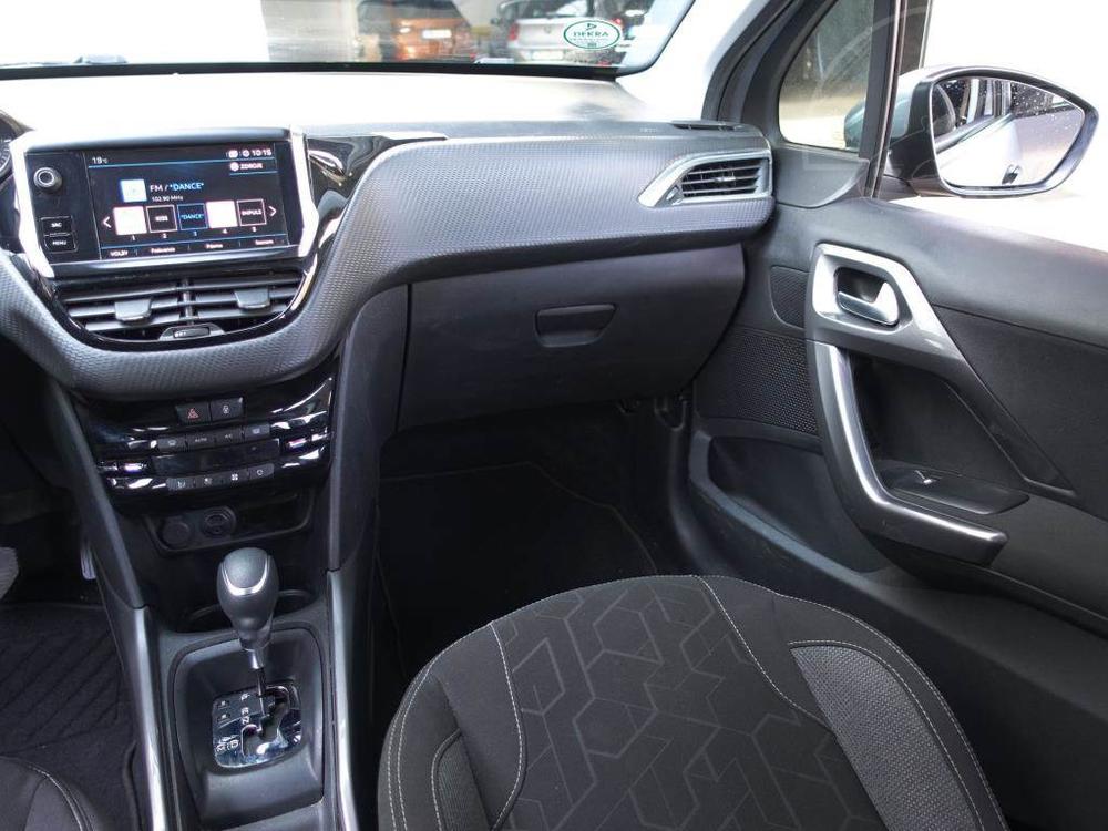 Peugeot 2008 1.2 PureTech, Automat