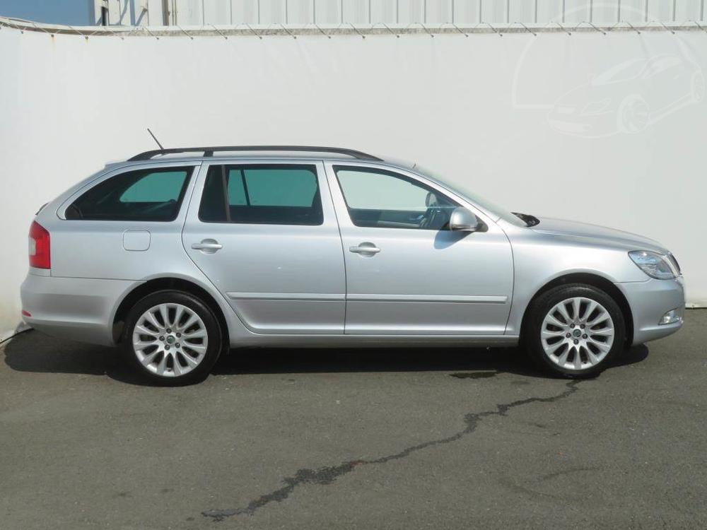 koda Octavia 1.6 TDI, Elegance, Serv.kniha