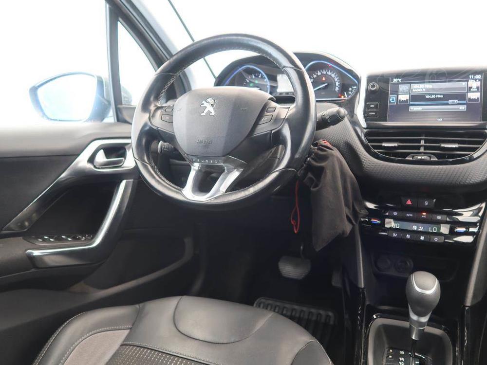 Peugeot 2008 1.2 PureTech, Automat, R