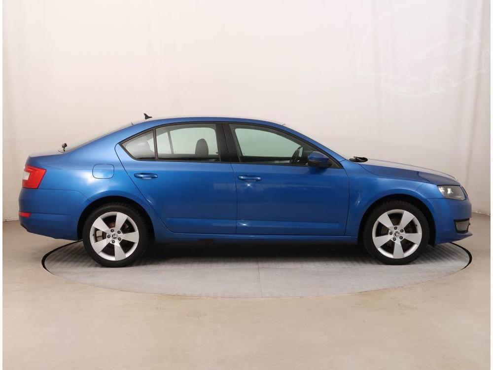 koda Octavia 1.2 TSI, Xenony