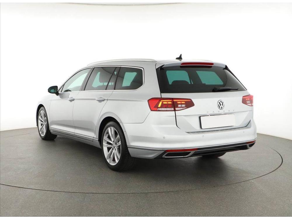 Volkswagen Passat 2.0 TDI, Elegance, NOV CENA