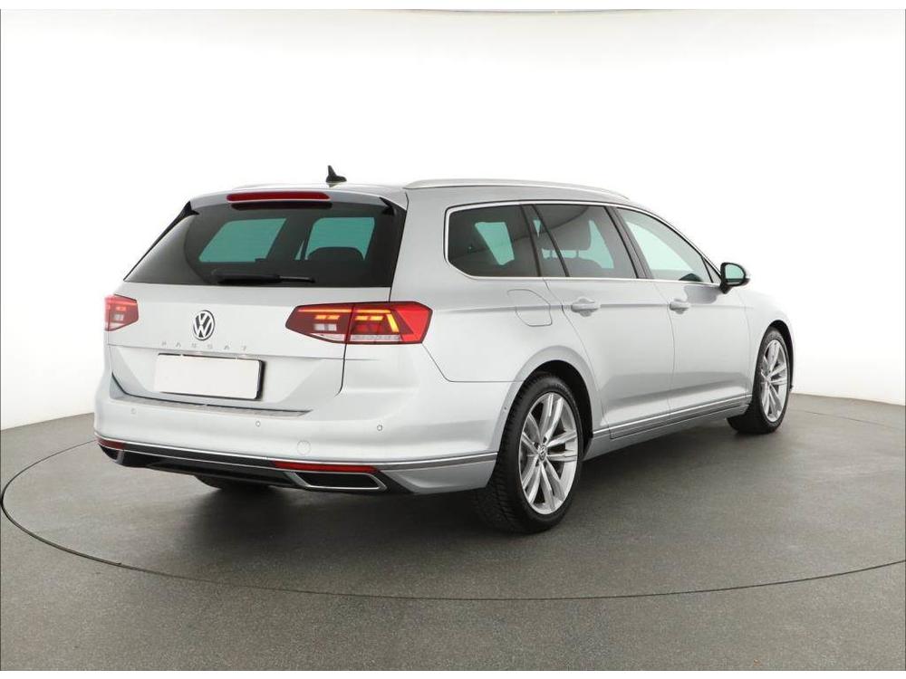 Volkswagen Passat 2.0 TDI, Elegance, NOV CENA