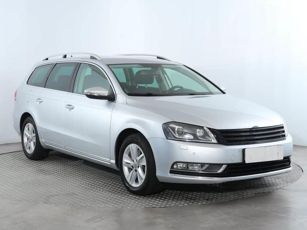 Prodm Volkswagen Passat 2.0 TDI, Serv.kniha, Navi