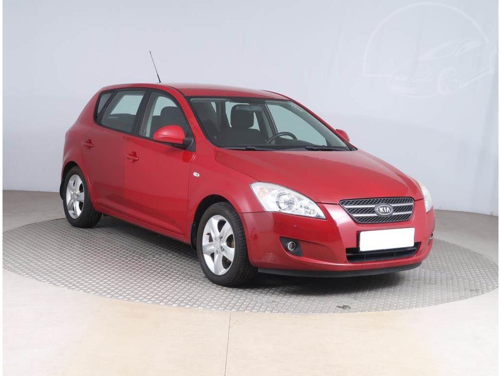 Prodm Kia Ceed 1.4 CVVT, po STK