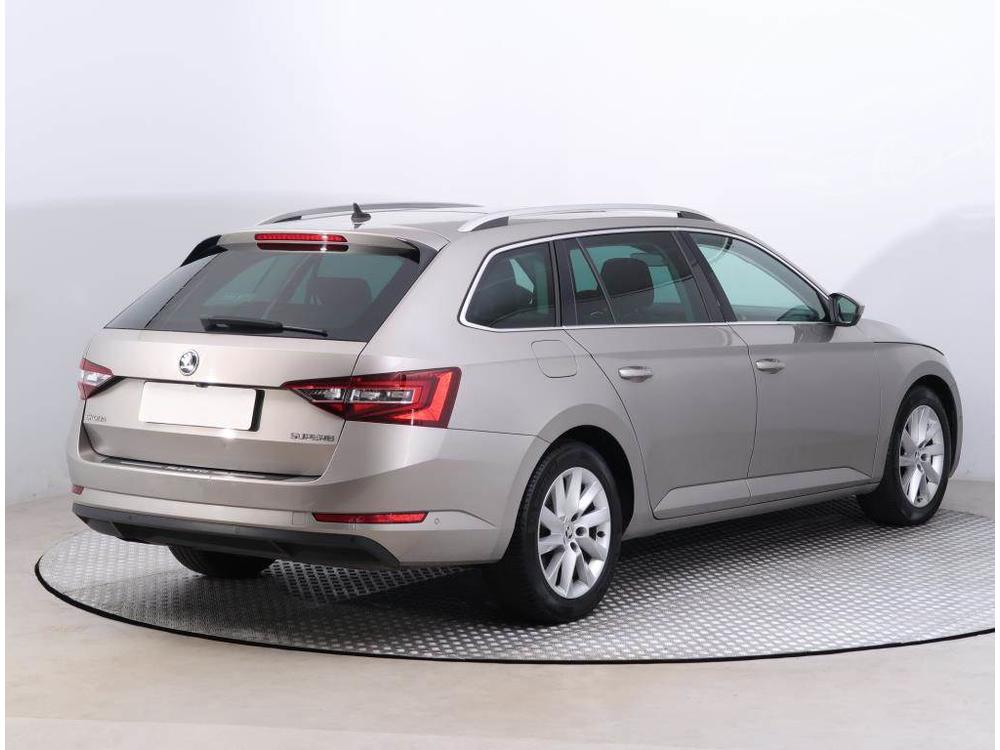 koda Superb 1.6 TDI, Style, Ke, Navi