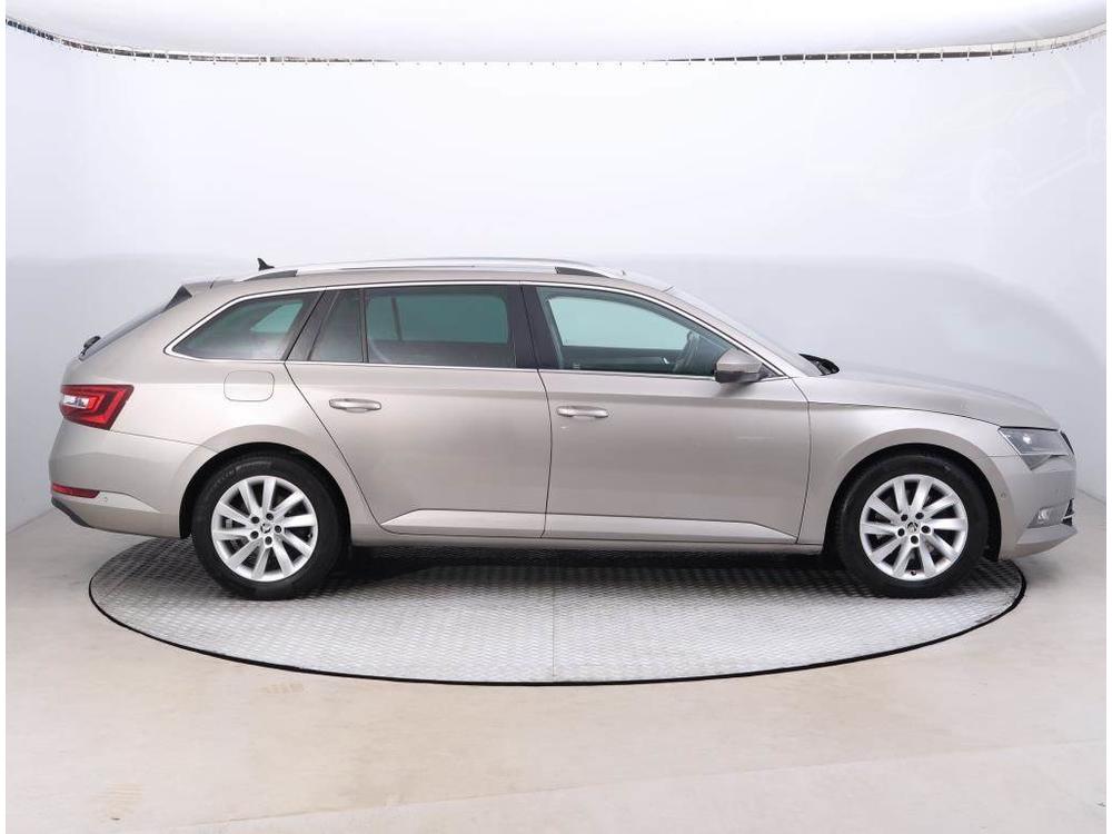 koda Superb 1.6 TDI, Style, Ke, Navi