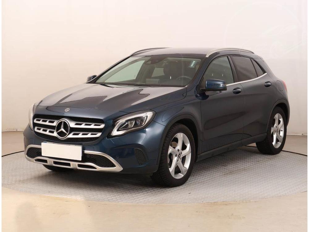 Prodm Mercedes-Benz GLA  180, NOV CENA, R,2.maj