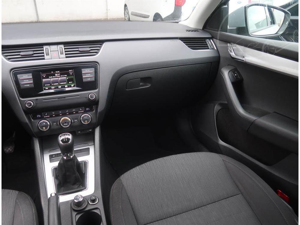 koda Octavia 1.6 TDI, R,1.maj, Serv.kniha