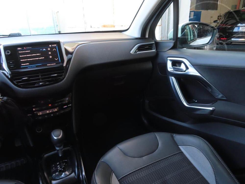 Peugeot 2008 1.2 PureTech, Automat, R