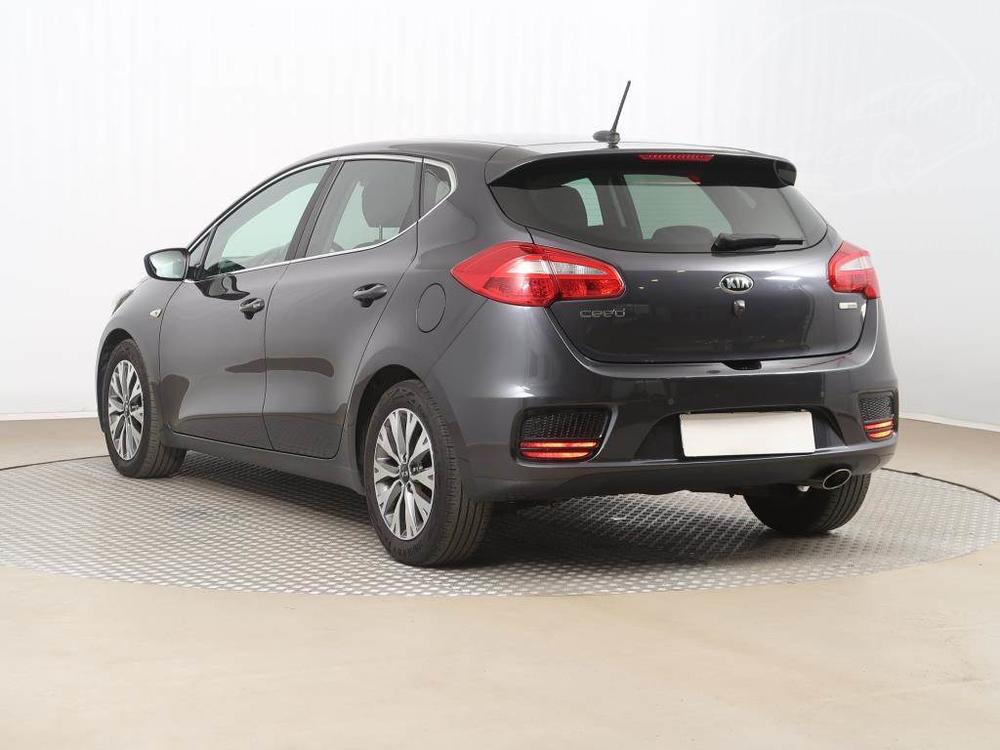 Kia Ceed 1.6 CRDi, Navi, Koen sedaky