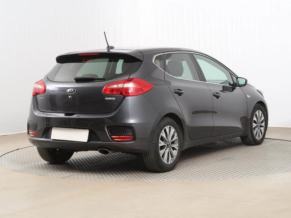 Kia Ceed 1.6 CRDi, Navi, Koen sedaky