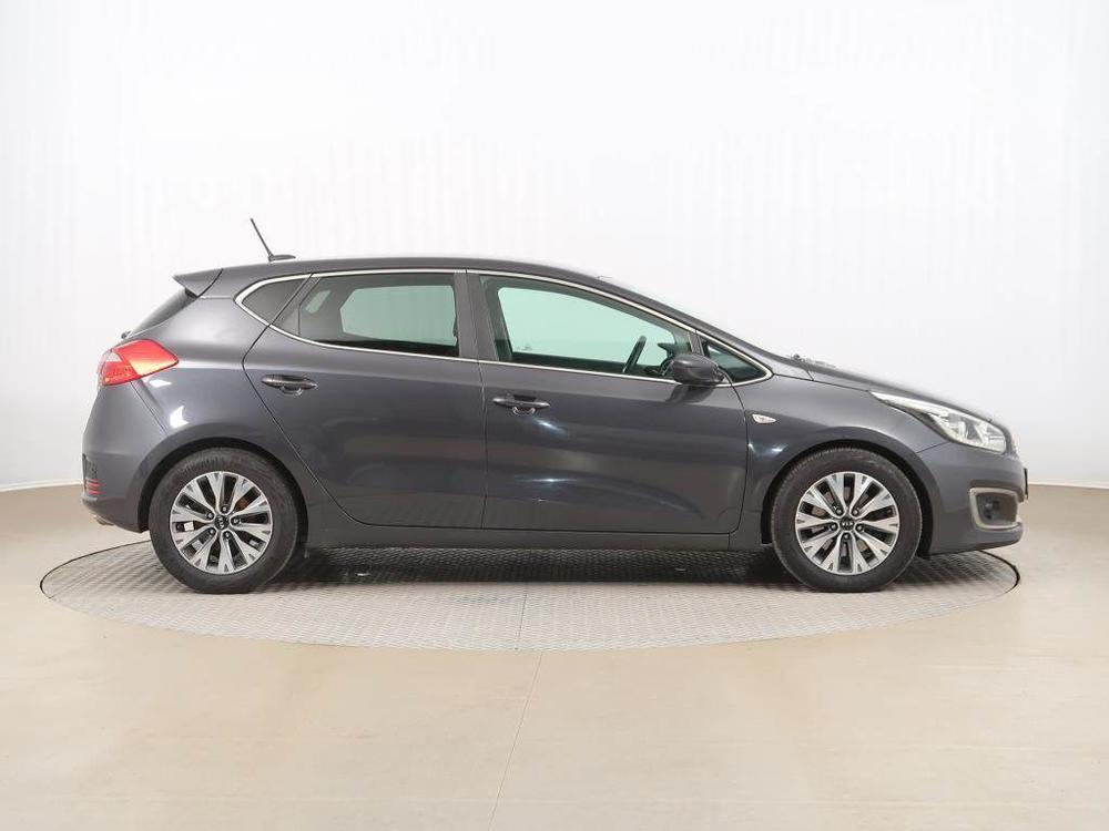 Kia Ceed 1.6 CRDi, Navi, Koen sedaky