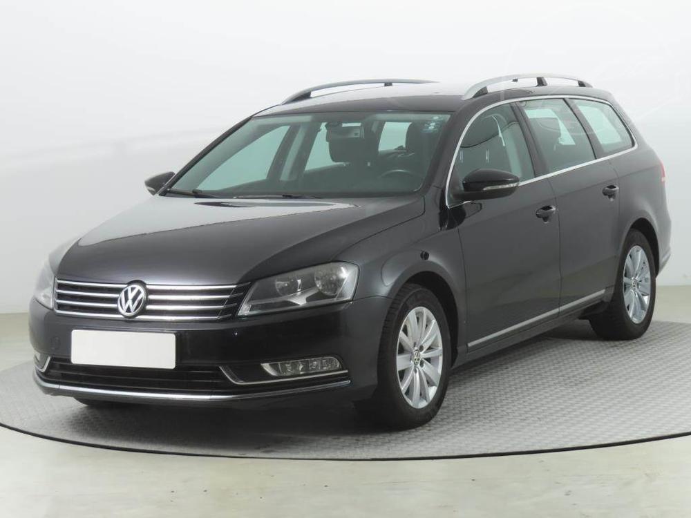 Volkswagen Passat 1.6 TDI, NOV CENA, Navi