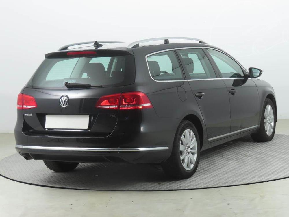 Volkswagen Passat 1.6 TDI, NOV CENA, Navi