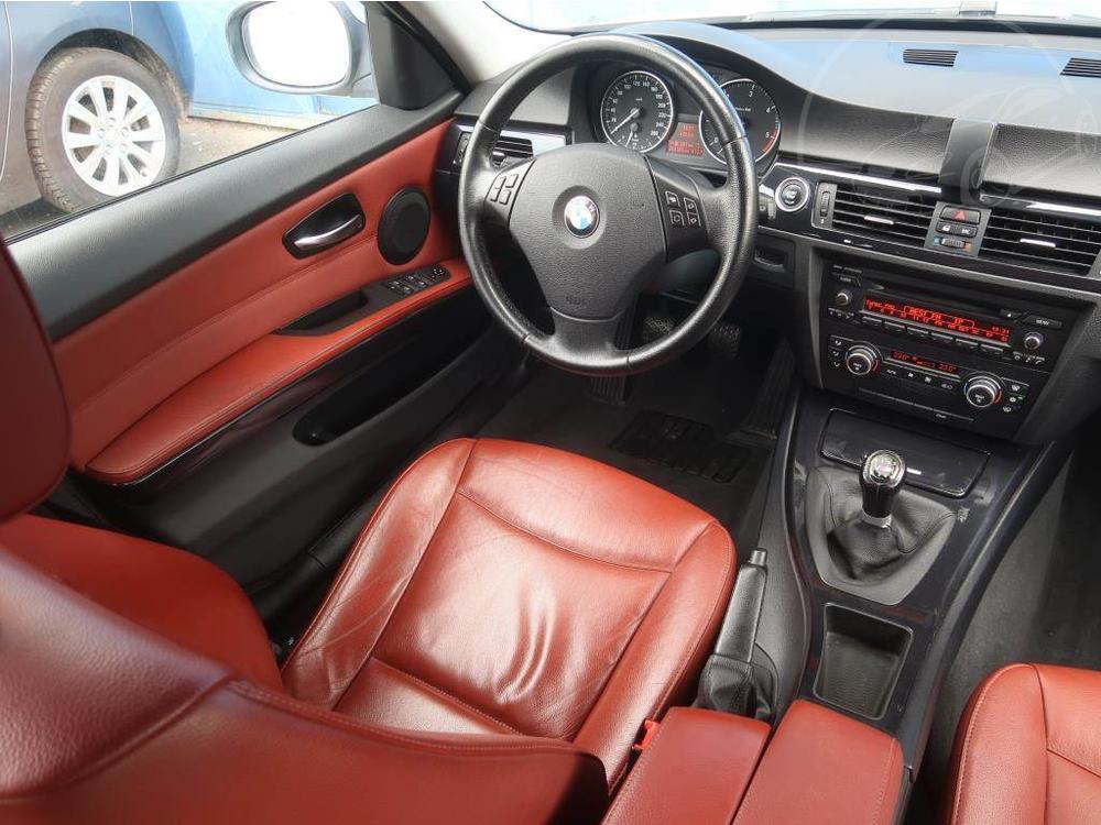 BMW 318 318 d, Koen sedaky