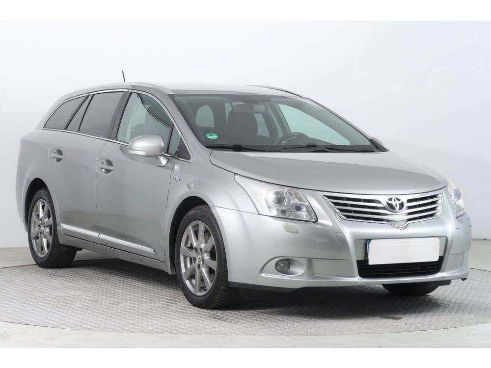 Prodm Toyota Avensis 2.2 D-4D, Navi, Xenony