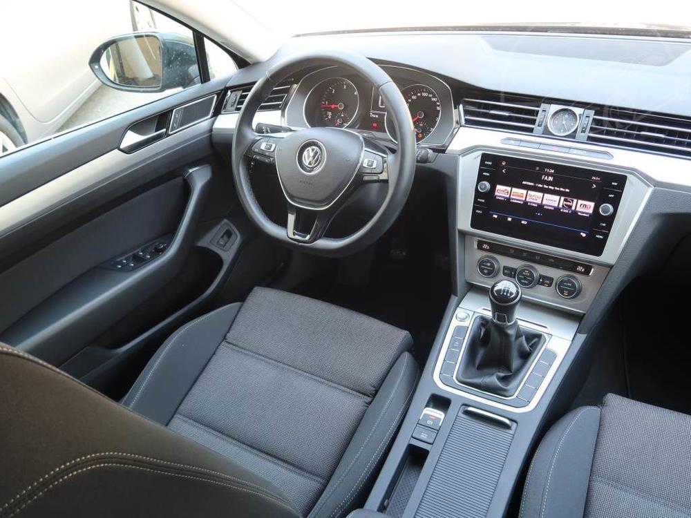 Volkswagen Passat 2.0 TDI, Business, NOV CENA