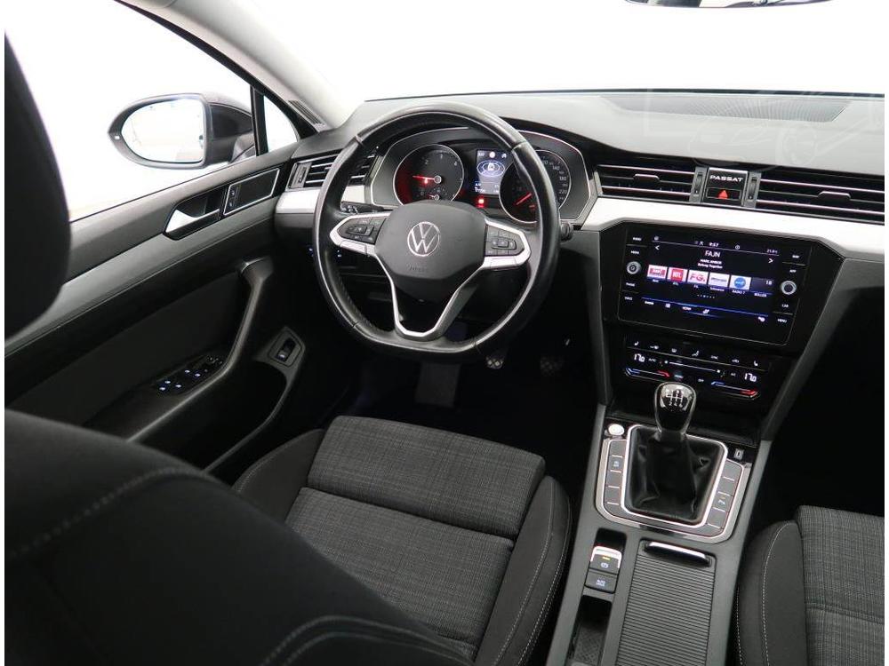 Volkswagen Passat 2.0 TDI, Serv.kniha, Navi