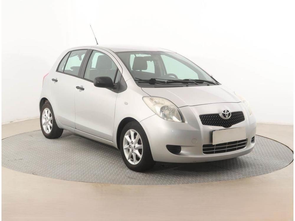 Prodm Toyota Yaris 1.0 VVT-i, po STK, rezervace