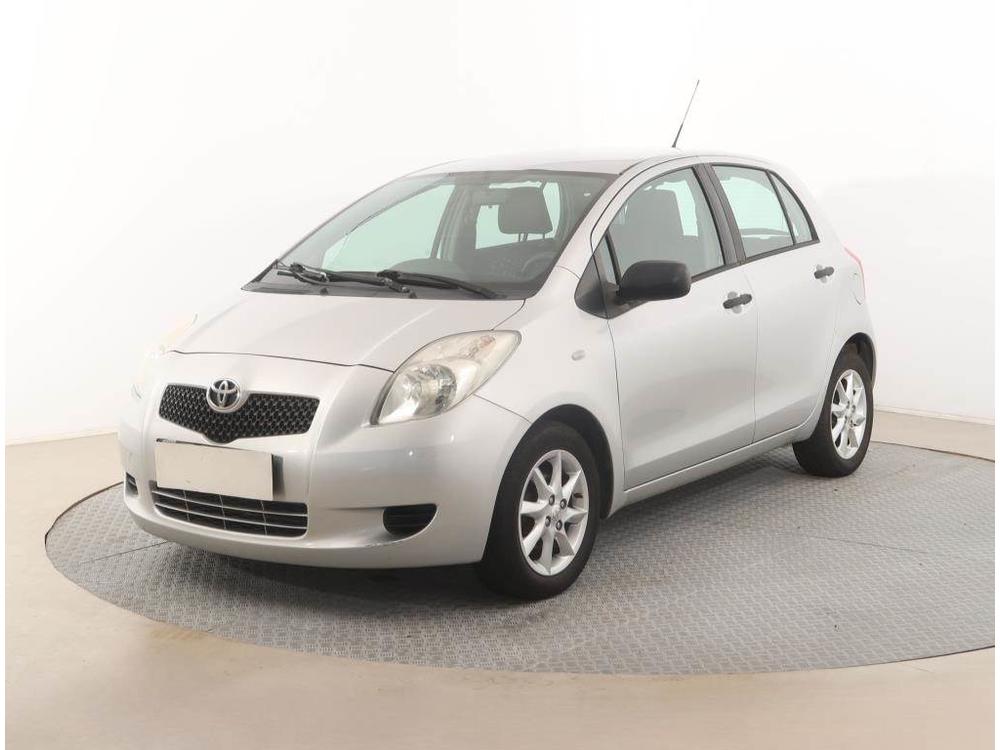 Toyota Yaris 1.0 VVT-i, po STK, rezervace