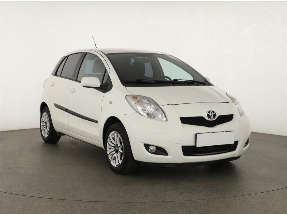 Prodm Toyota Yaris 1.0 VVT-i, Serv.kniha, Klima