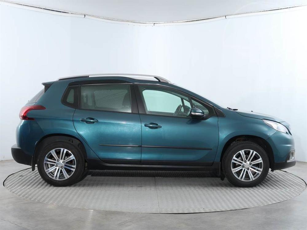 Peugeot 2008 1.2 PureTech, NOV CENA, R