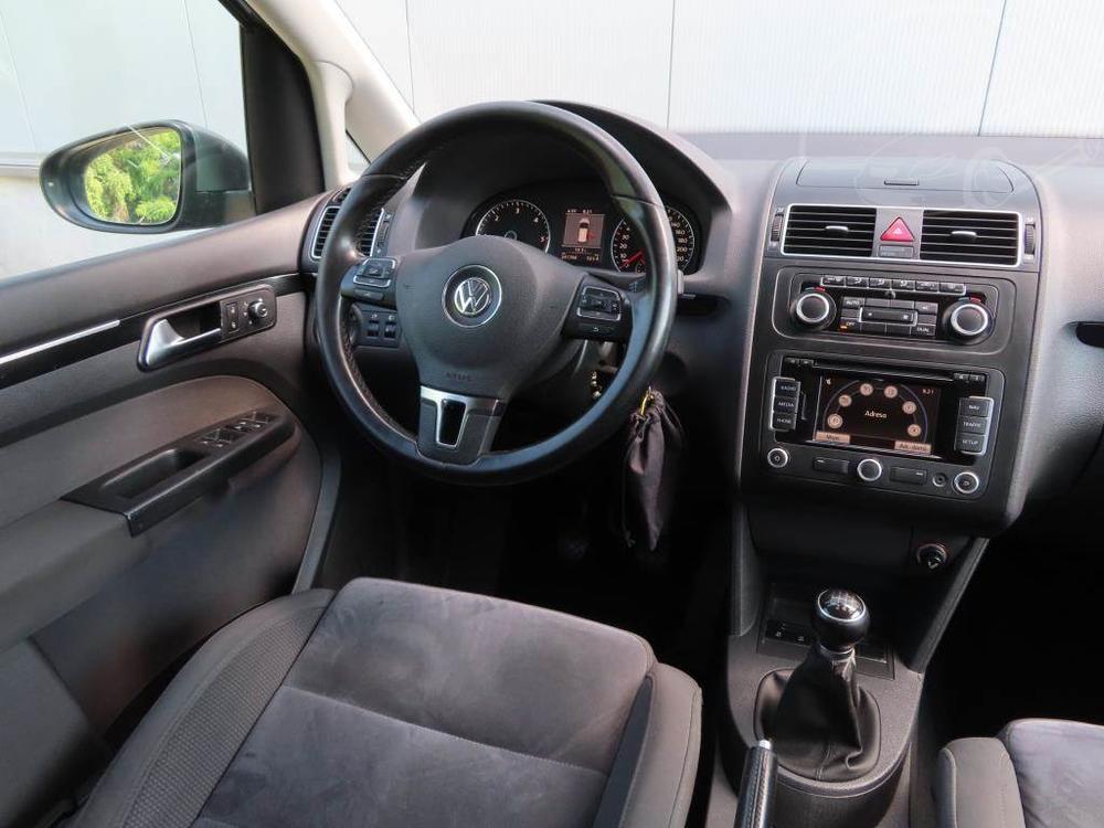 Volkswagen Touran 1.6 TDI, Serv.kniha, Navi