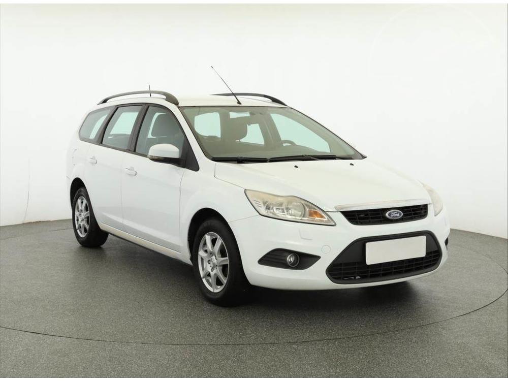 Ford Focus 1.6 16V, nová STK, Tažné