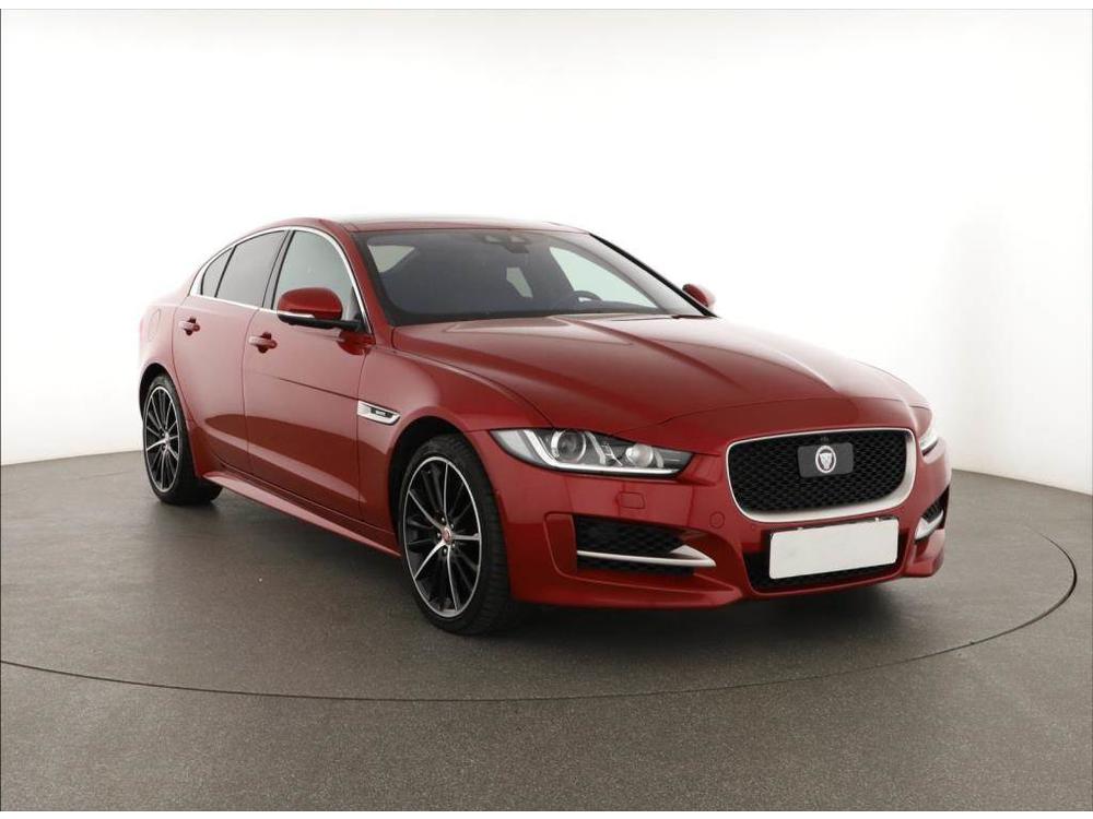 Prodm Jaguar XE 30t AWD, 4X4, Automat