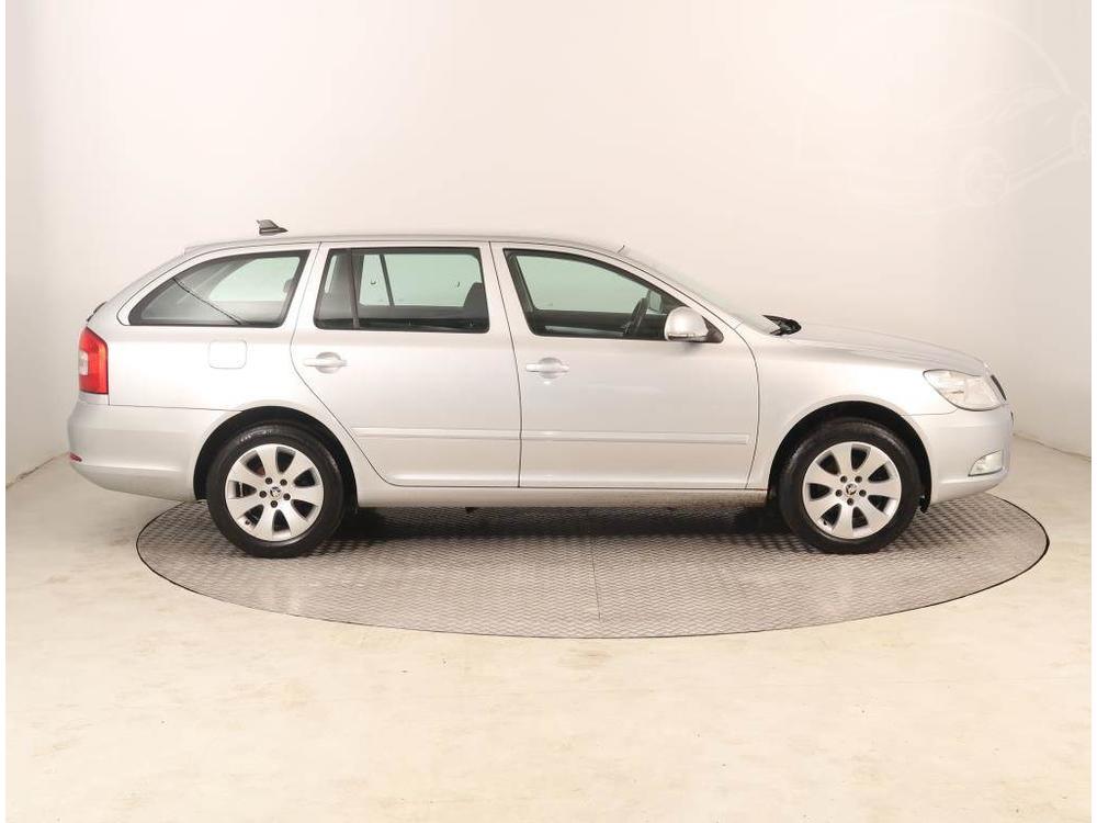 koda Octavia 1.6 TDI, Xenony