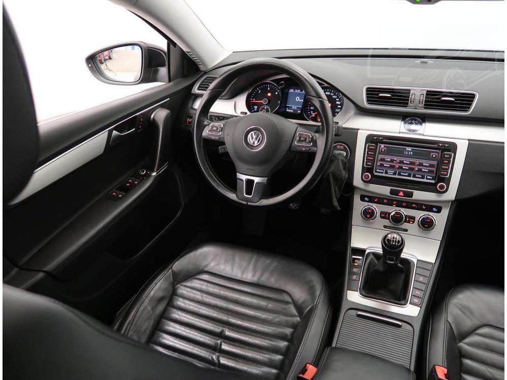 Volkswagen Passat 2.0 TDI, Serv.kniha, Navi