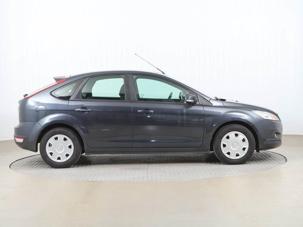 Ford Focus 1.6 16V, R,1.maj, Serv.kniha