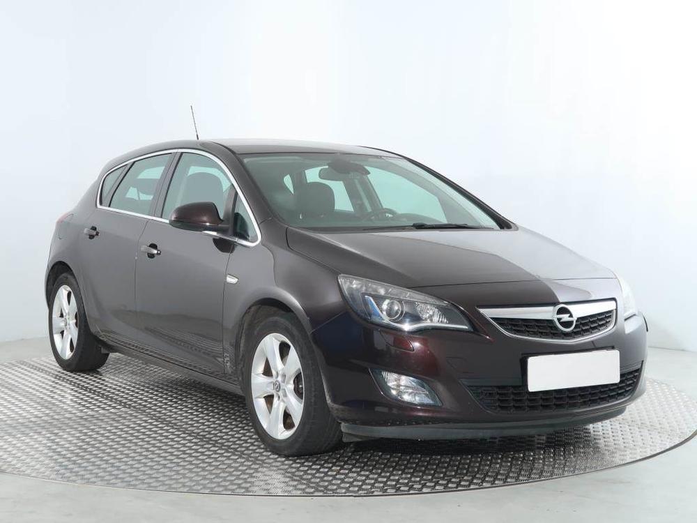 Prodm Opel Astra 1.4 T, Xenony