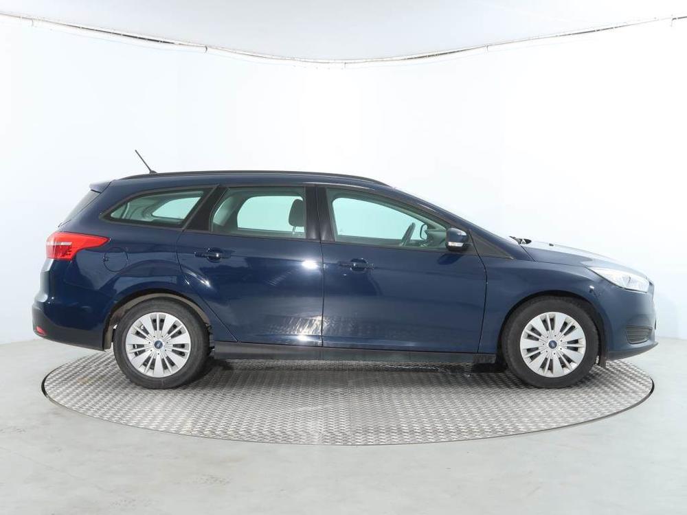 Ford Focus 1.6 i, R,1.maj, Serv.kniha