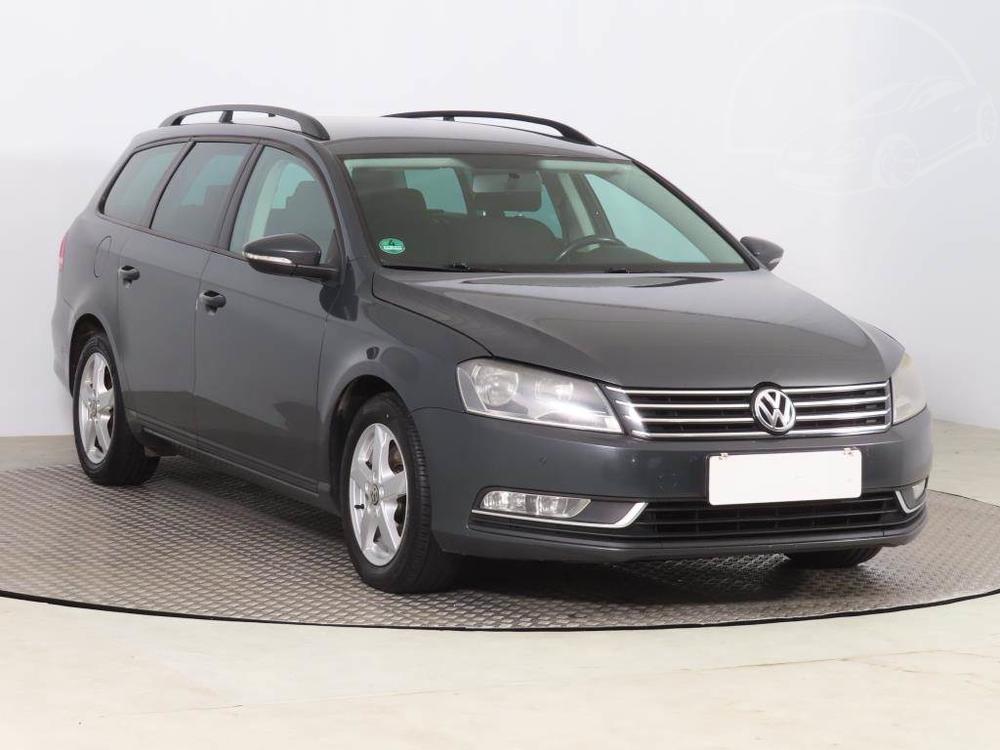 Prodm Volkswagen Passat 2.0 TDI, Serv.kniha, Navi