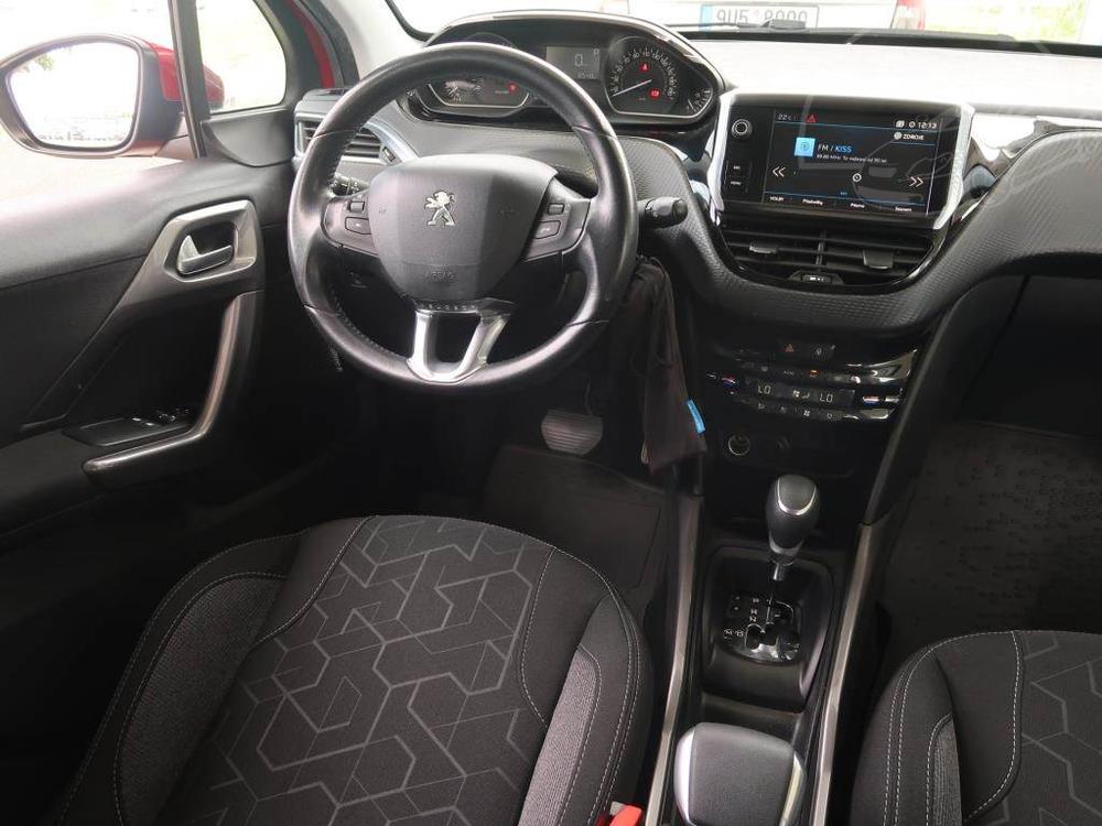 Peugeot 2008 1.2 PureTech, Automat