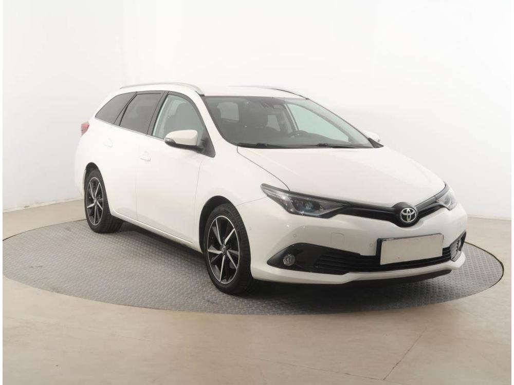 Toyota Auris 1.6 Valvematic, ČR,1.maj