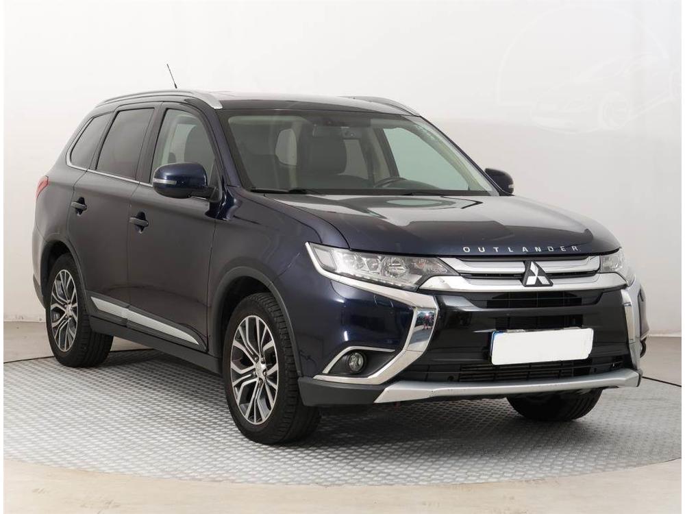 Mitsubishi Outlander 2.2 DI-D, 4X4, 7 míst, ČR