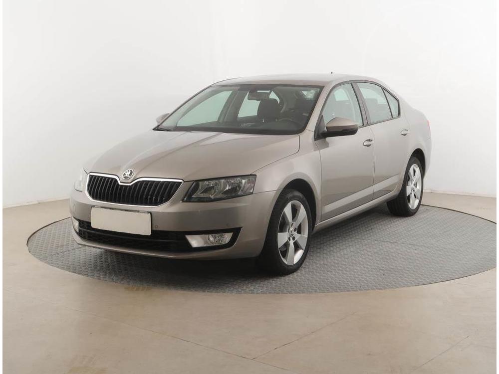 koda Octavia 1.6 TDI, R,2.maj, Navi