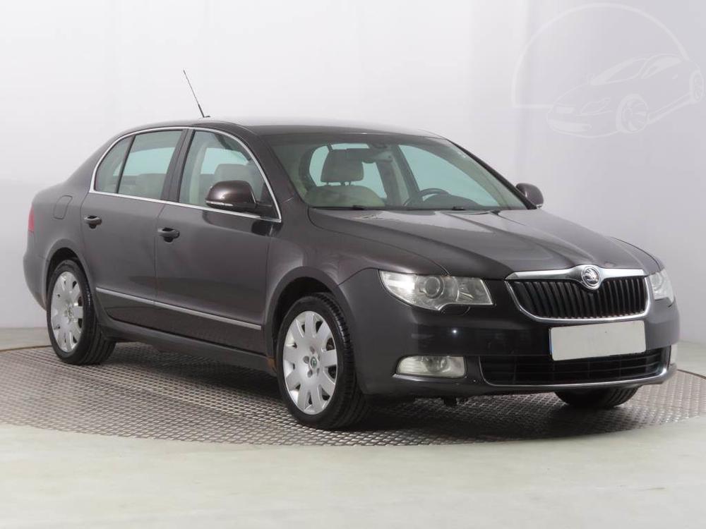 Škoda Superb 1.8 TSI, Xenony