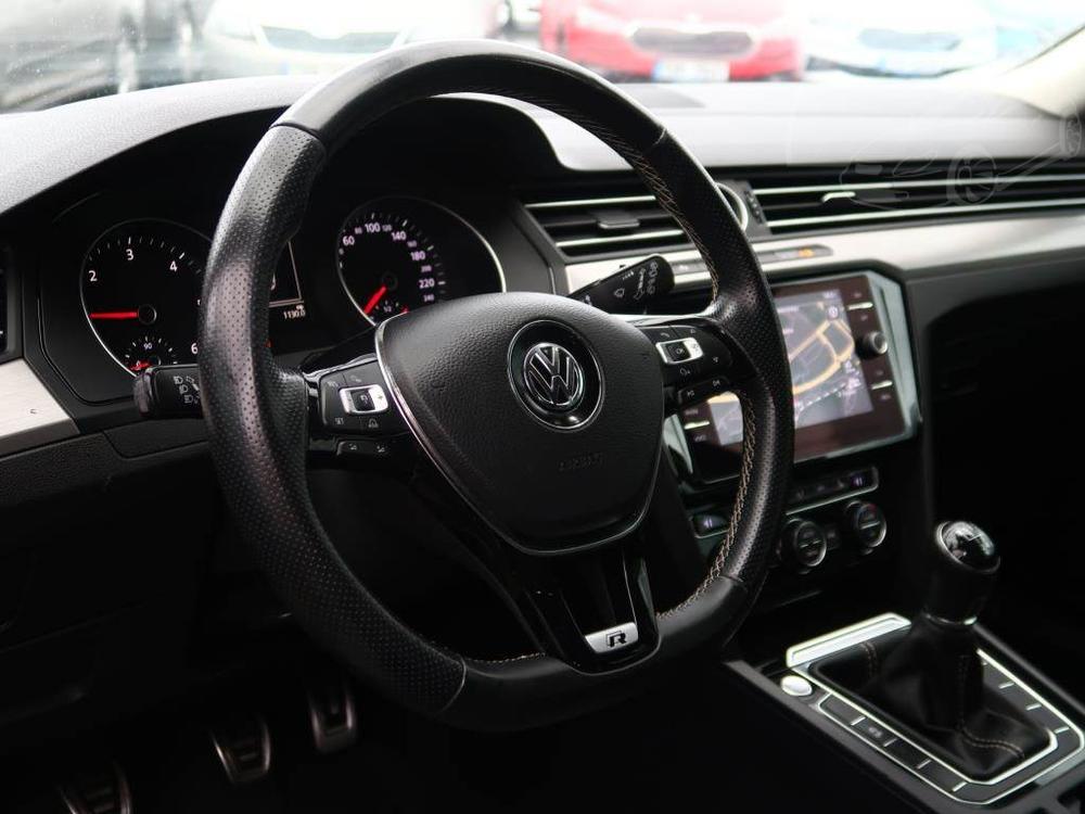 Volkswagen Passat 2.0 TDI, Serv.kniha, Navi