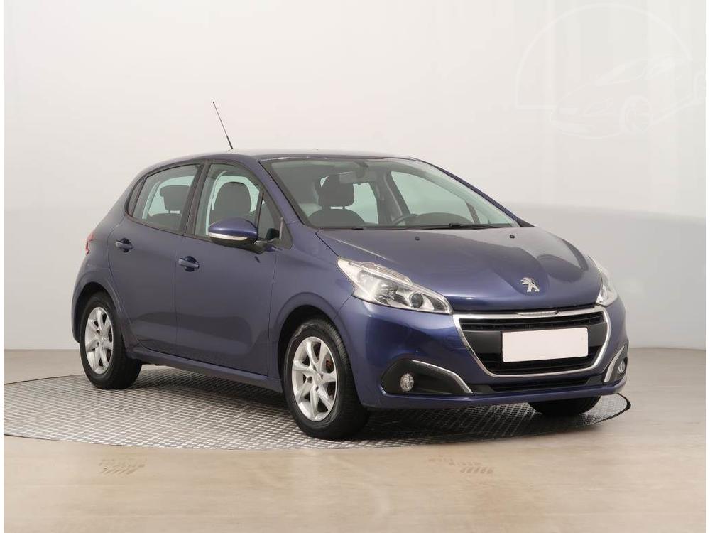 Peugeot 208 1.2 PureTech, ČR,1.maj