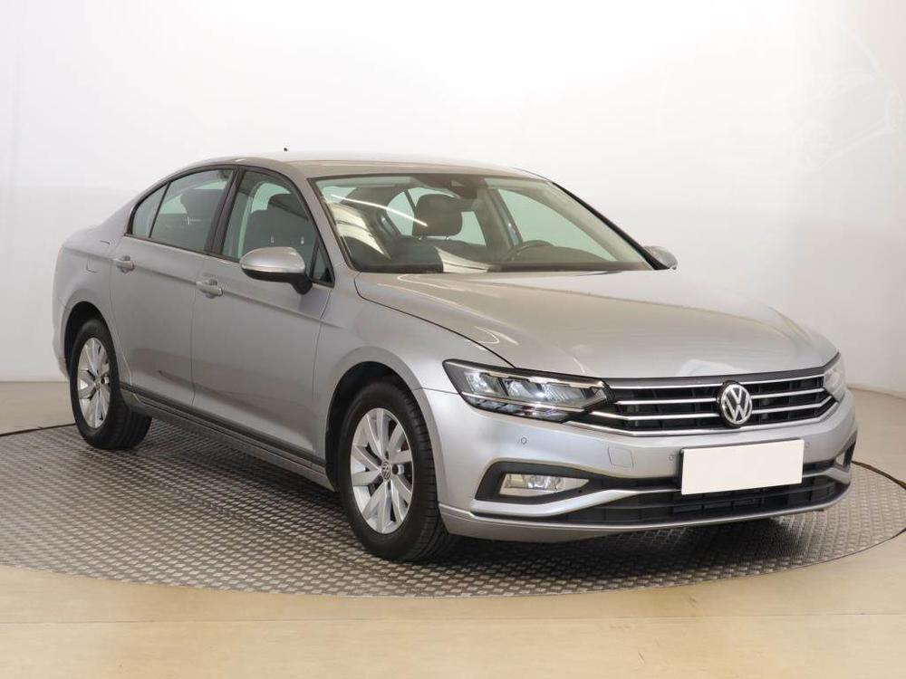 Prodm Volkswagen Passat 1.5 TSI, Automat, Serv.kniha