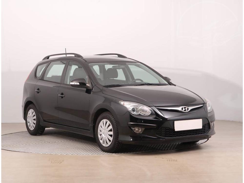 Hyundai i30 1.6 CRDi, po STK, rezervace