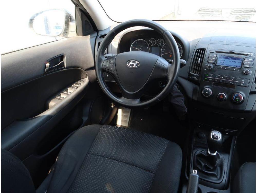 Hyundai i30 1.6 CRDi, po STK, rezervace