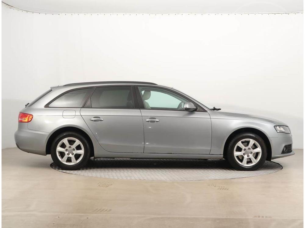 Audi A4 2.0 TDI, Automatick klima