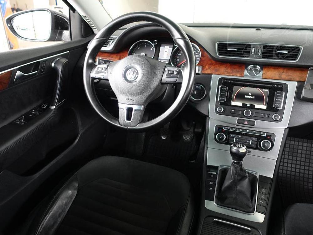 Volkswagen Passat 2.0 TDI, NOV CENA, Navi